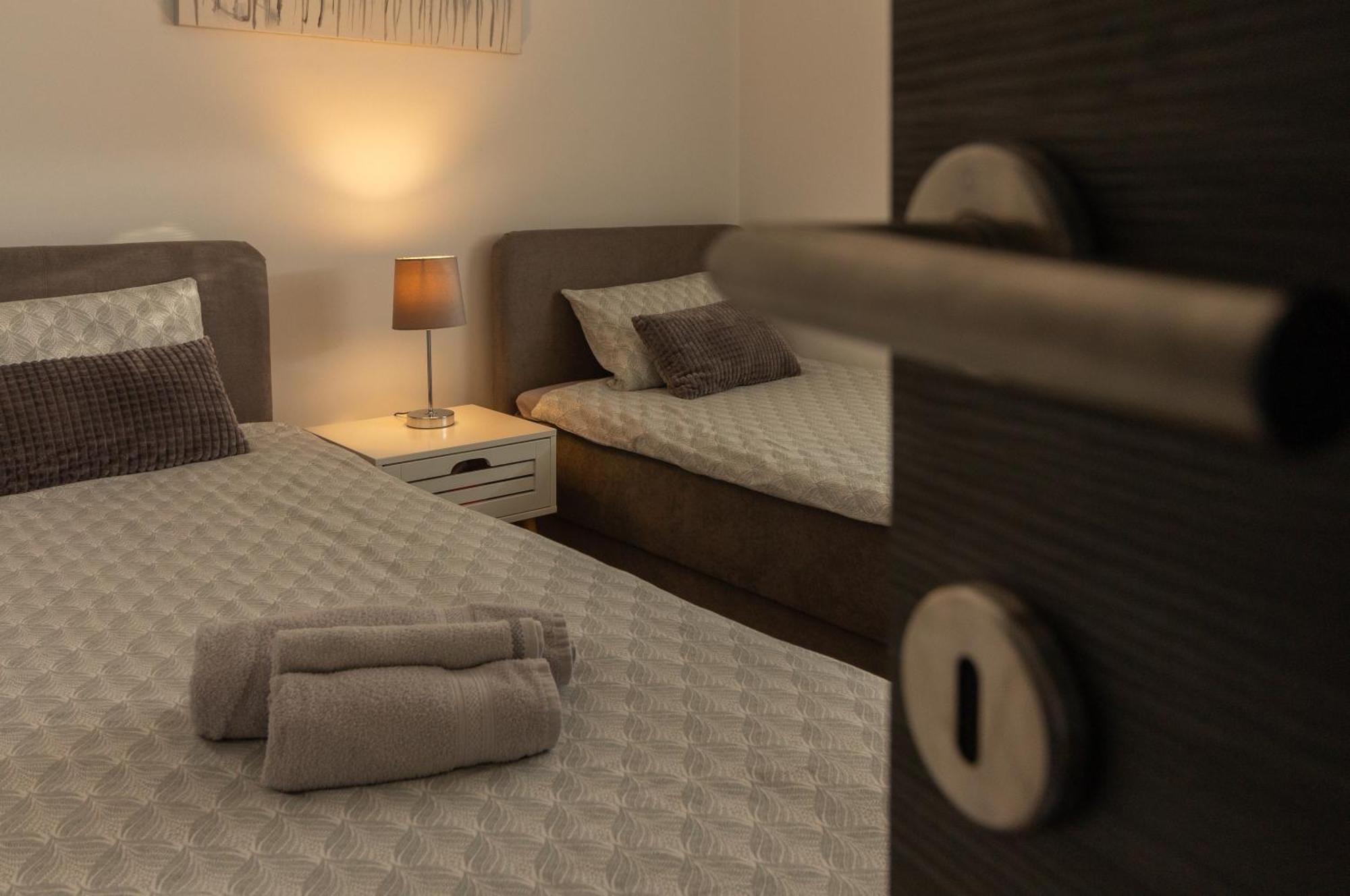 Modern And Spacious Apartment Helena Near The Beach Privlaka  Buitenkant foto