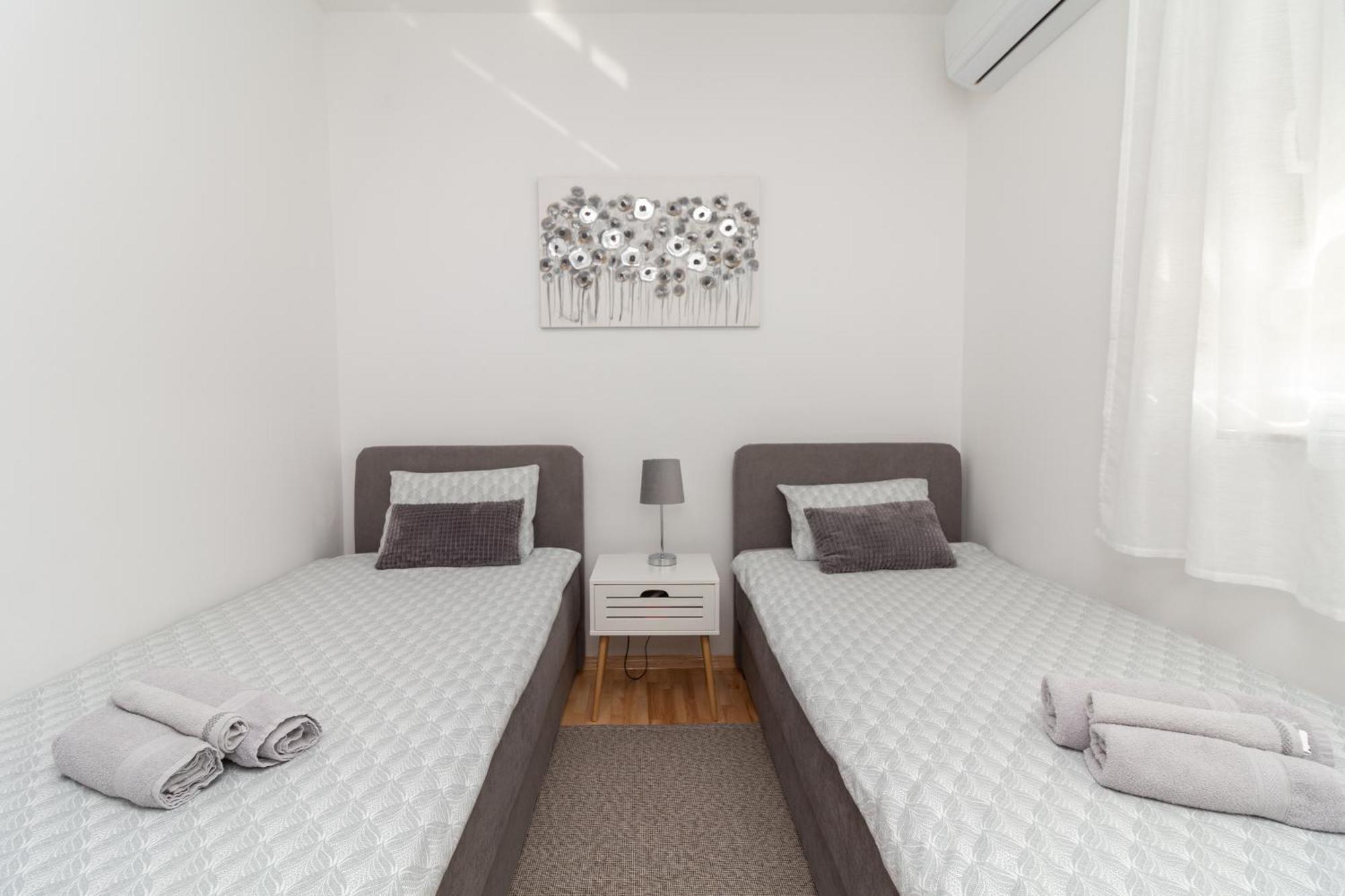 Modern And Spacious Apartment Helena Near The Beach Privlaka  Buitenkant foto