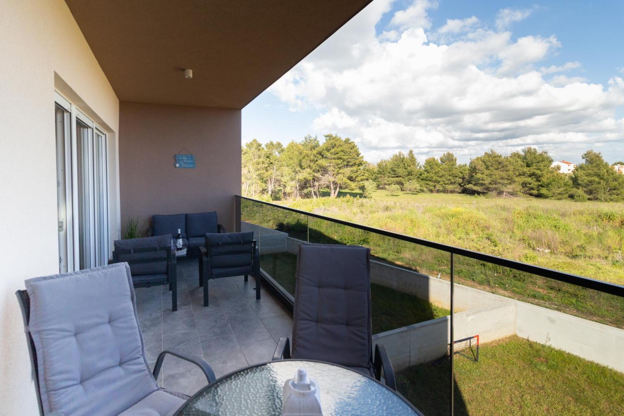 Modern And Spacious Apartment Helena Near The Beach Privlaka  Buitenkant foto